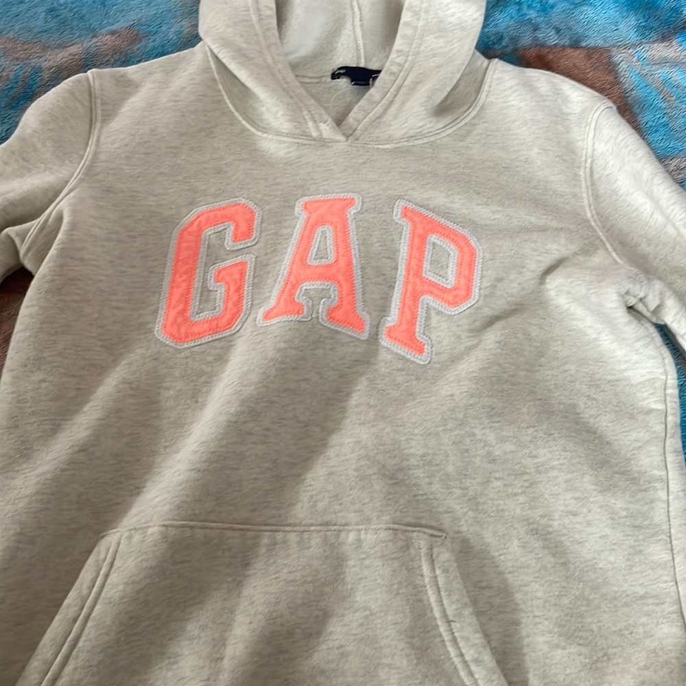 Light tacky gap hoodie in size XS, very soft in the inside